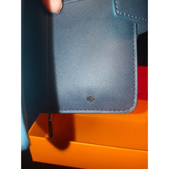 Kate Spade Flower Wallet in Coated Canvas Never Used w/box - Picture 7 of 7